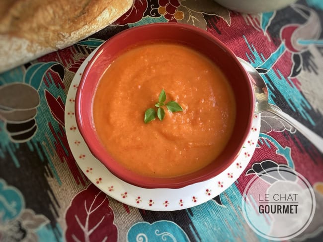 Soupe à la tomate et aux poivrons rouges