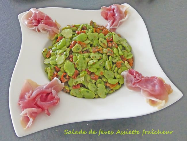 Salade de feves tomates et jambon cru