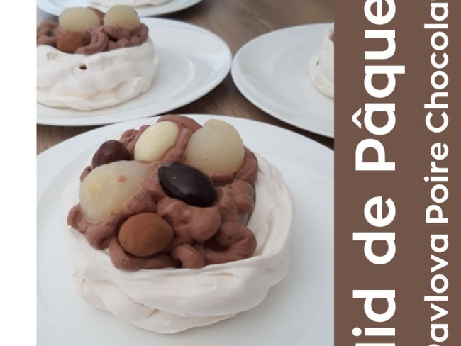 Pavlova poire chocolat en forme de nid de Pâques