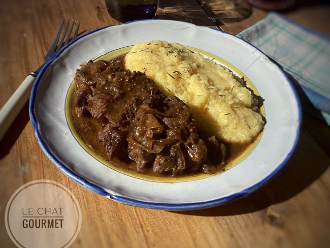 Poulet mijoté au jus de pomme et moutarde à l’ancienne