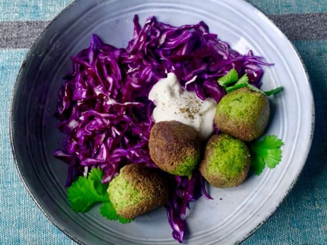 Falafels aux herbes fraîches et sauces blanches