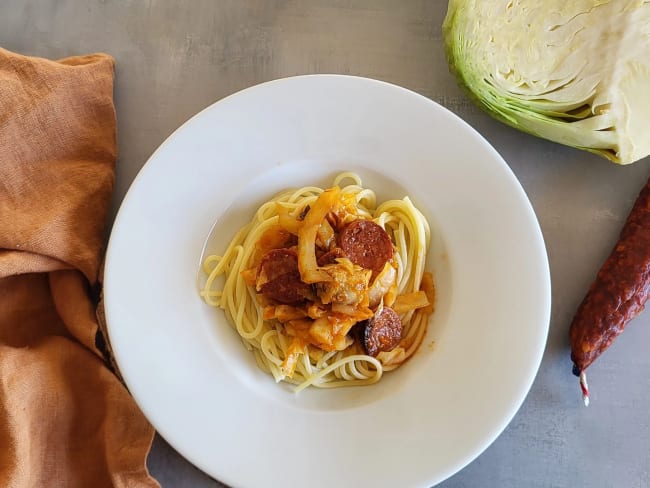 Spaghettis au chou blanc, chorizo doux et saucisses