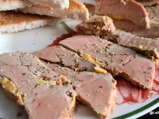 Foie gras mi-cuit aromatisé au rhum épicé