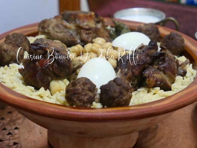 Langues d'oiseaux, boulettes de viande et œufs durs