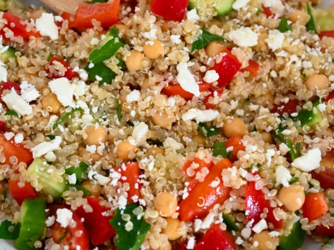 Salade de légumes au quinoa et pois chiches