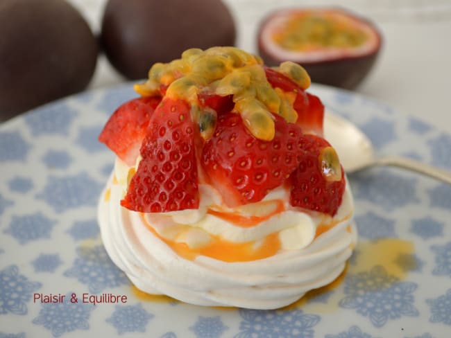 Mini pavlovas aux fraises et fruits de la passion