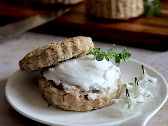 Scones au fromage végétal et thym