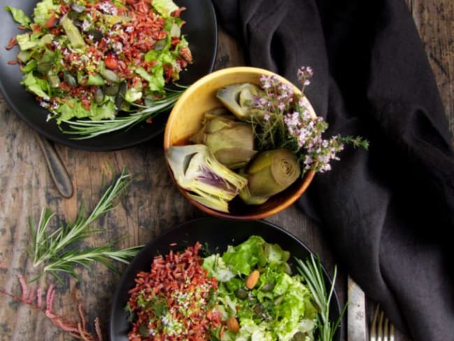 Salade printanière aux petits artichauts violets