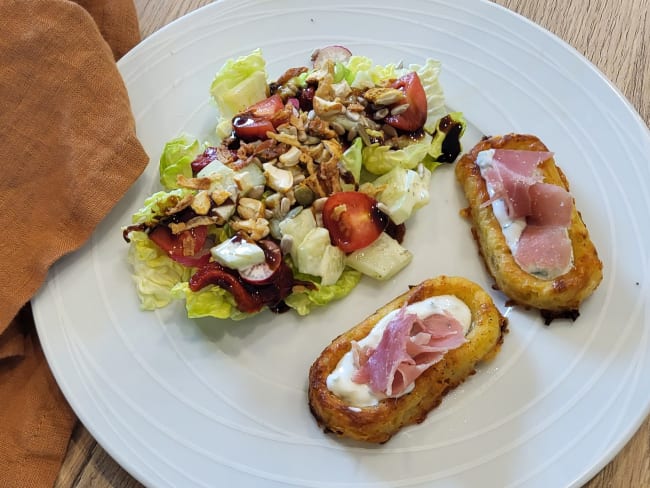 Röstis de pomme de terre à la raclette, fromage blanc et jambon de pays