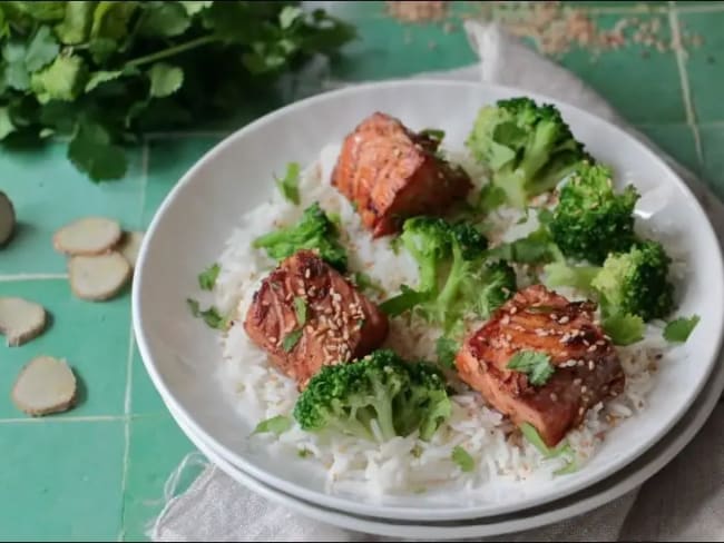 Saumon mariné à la sauce soja et brocolis vapeur