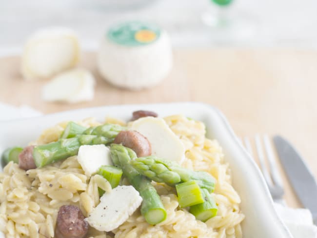 Orzotto d’asperges et chipolatas au Chavignol AOP