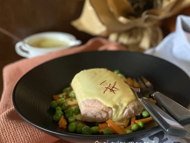 Filet de saumon et ses légumes sauce safranée