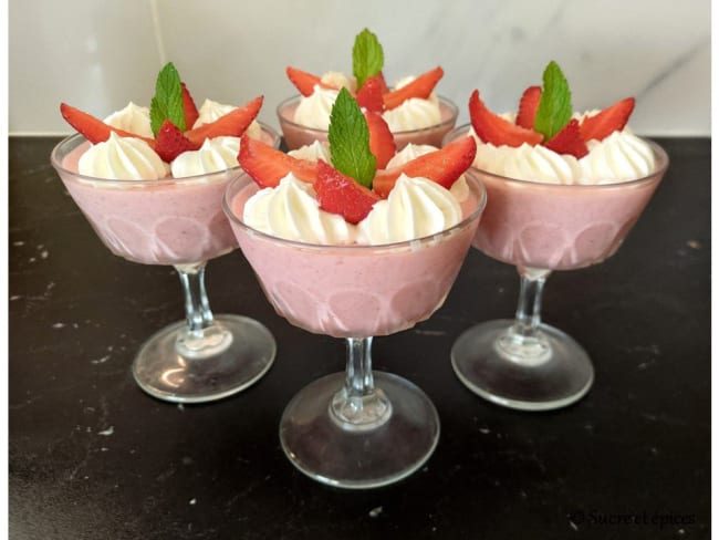 Verrines de mousse à la fraise