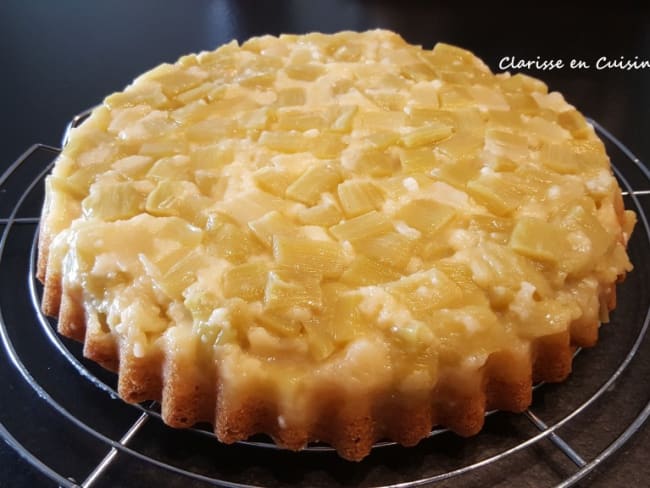 Gâteau à la rhubarbe et mascarpone comme un gâteau façon Tatin