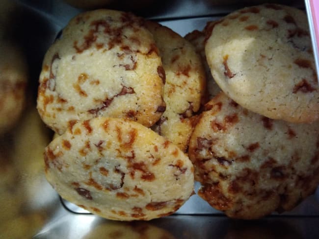 Cookies chocolat caramel et éclats de caramel, parfaits pour le goûter