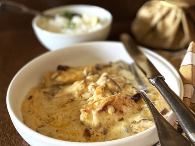 Suprêmes de poulet aux champignons, sauce au fromage de Munster