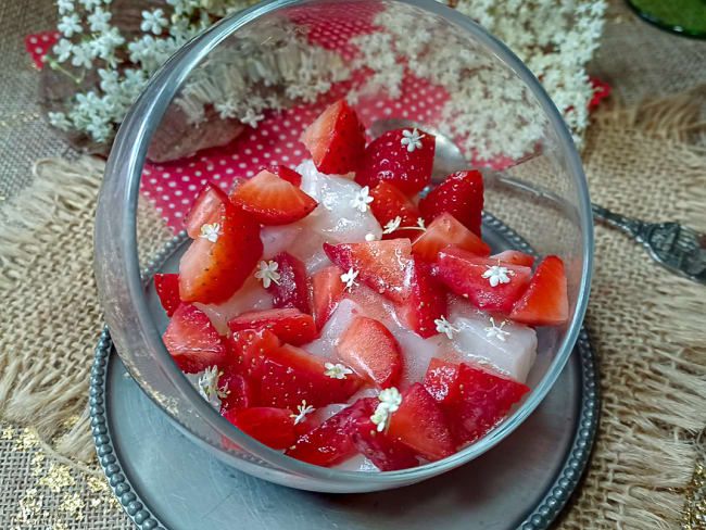 Tartare de noix de saint-jacques et fraises et sa vinaigrette à la fraise