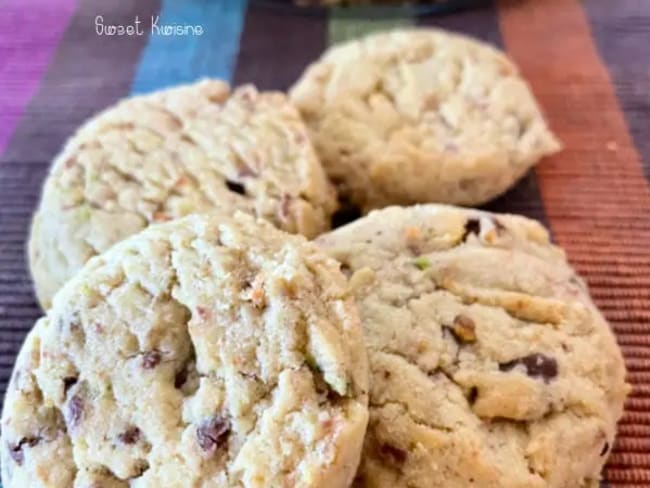 Les cookies aux éclats de pistaches et chocolat au lait