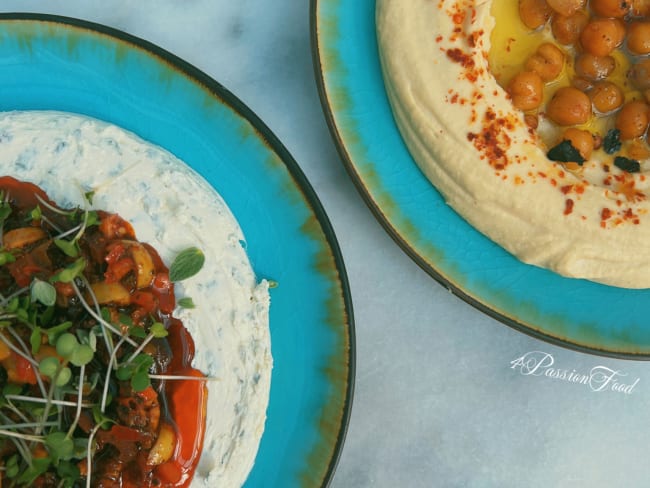 Labneh libanais au zaa’tar et olives marinées