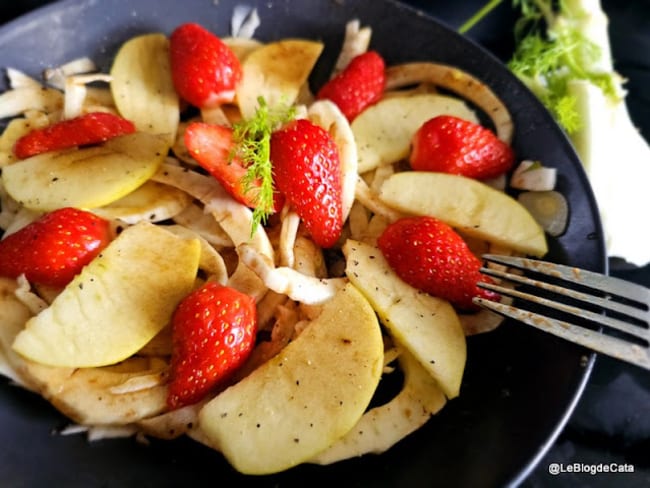 Salade de fenouil cru, pomme et fraises