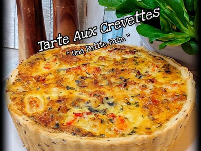 Tarte aux crevettes avec appareil à crème