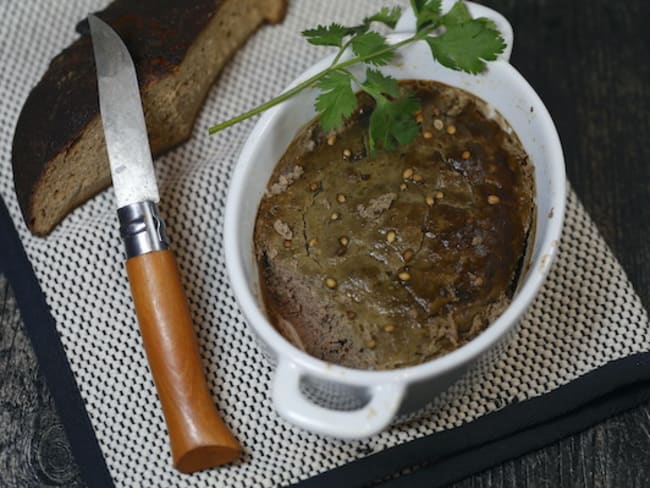 Terrine de foies de volaille au rhum pour le pique-nique