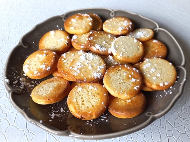 Mini pancakes au four dans un moule à mini tartelettes