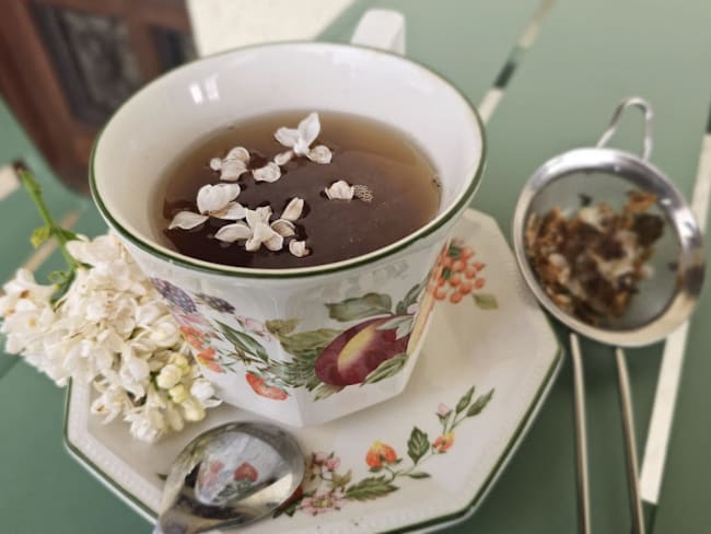 Tisane de fleurs de lilas blanc