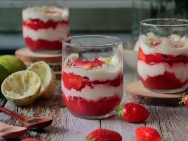 Verrines de fraises et crème de mascarpone au citron vert