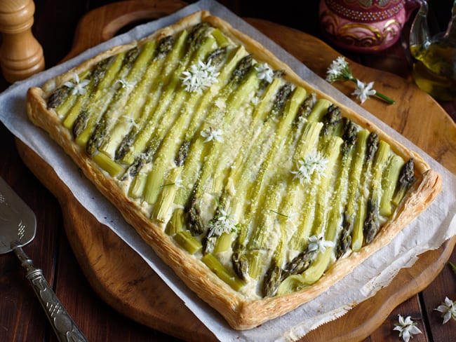 Tarte feuilletée aux asperges et ail des ours base ricotta