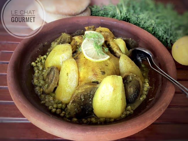 Tajine de poulet marocain aux cœurs d’artichauts, petits pois et épices
