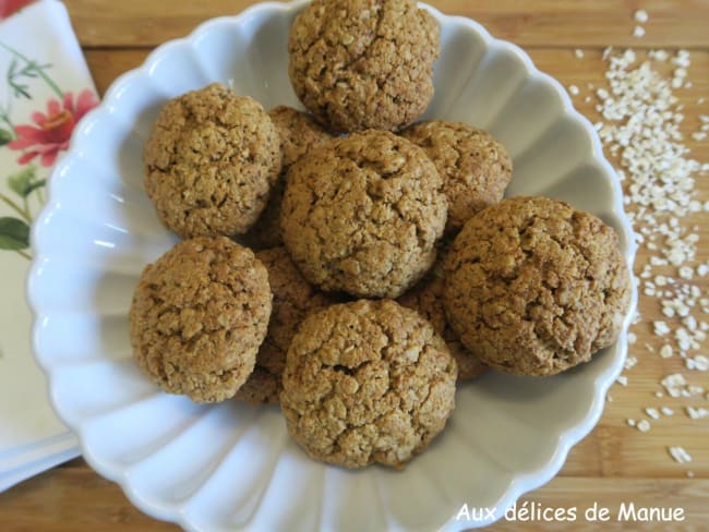 Biscuits croustillants aux flocons d'avoine et noix de coco pour le goûter