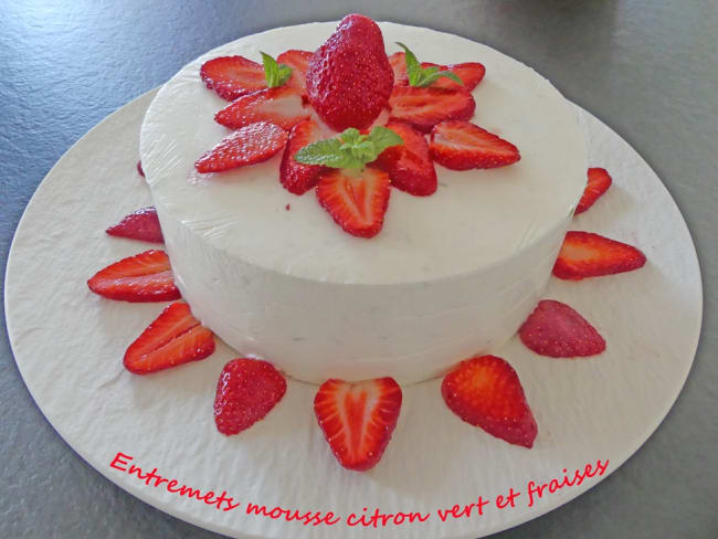 Entremets mousse citron vert et fraises