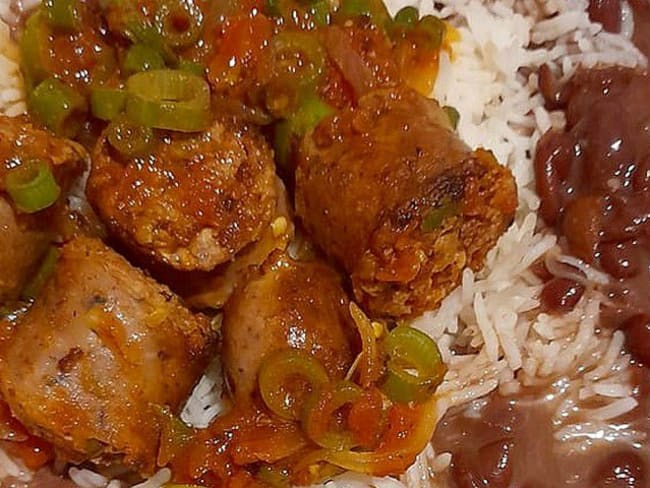 Rougail saucisses fraiches ou fumées à la créole