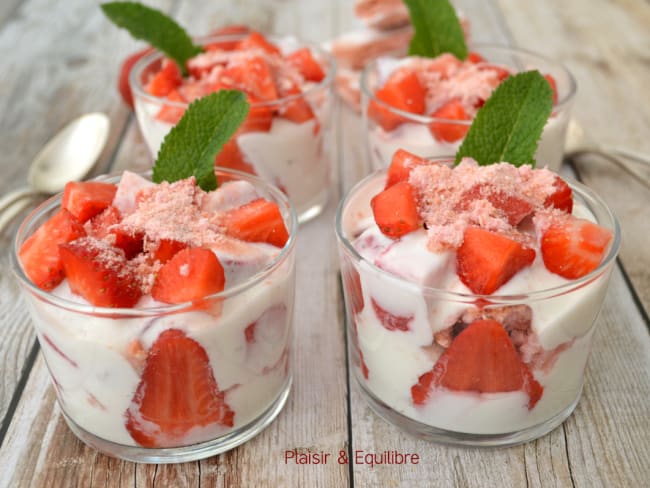 Fraises et fromage blanc en verrines