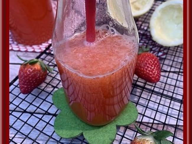 Limonade à la fraise et citron peu sucrée