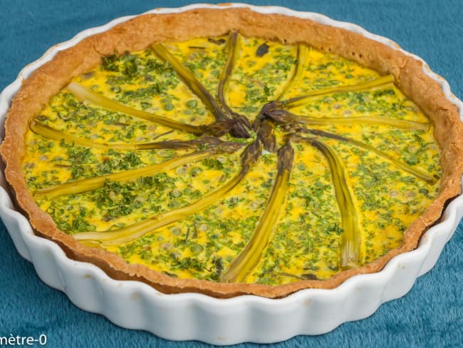 Quiche végétarienne aux asperges, petits pois et oignons nouveaux