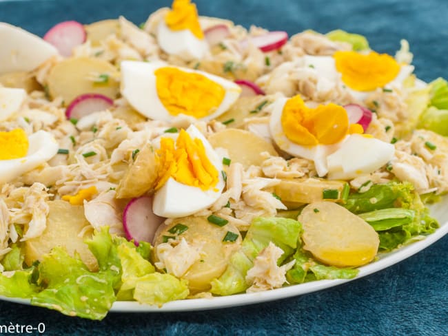 Salade de bar aux pommes de terre nouvelles et œufs durs