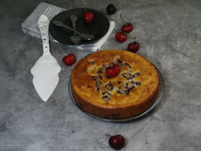 Gâteau fondant aux cerises... ça change du clafoutis !