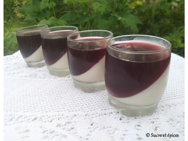 Panna cotta vanille et fleurs d'hibiscus