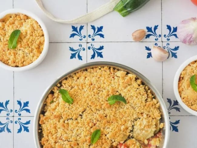 Crumble salé aux courgettes, tomates et fromage de chèvre 