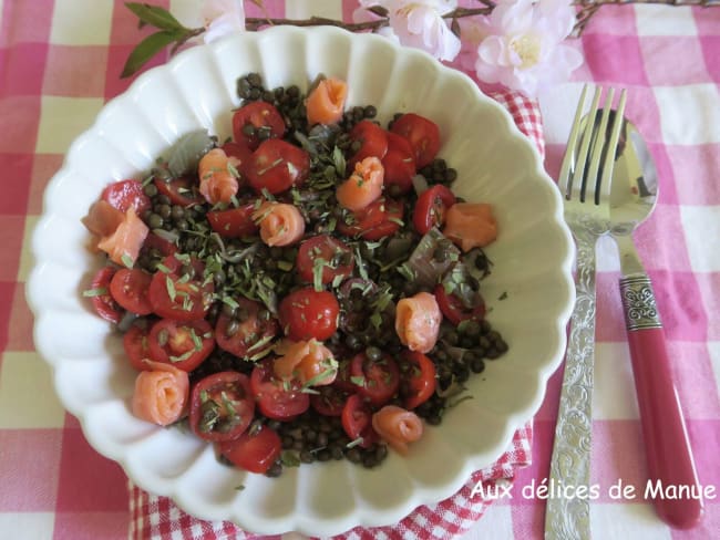 Salade de lentilles aux tomates et saumon fumé