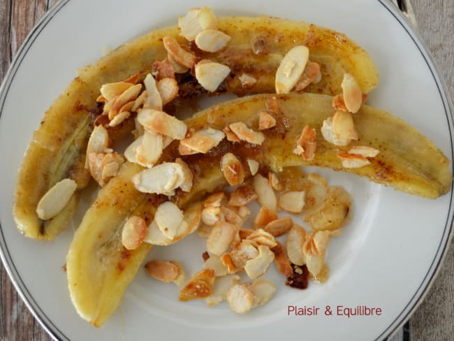 Bananes caramélisées aux amandes sucrées, un goûter très comfort food