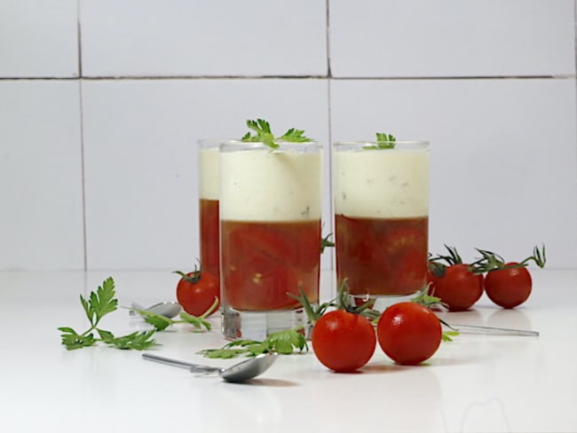 Verrines de tomates au fromage frais et aux olives