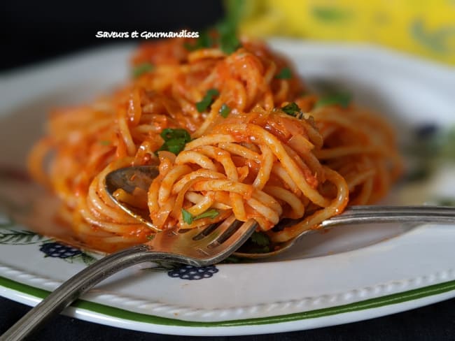 Spaghettis à la crème de poivrons rouges