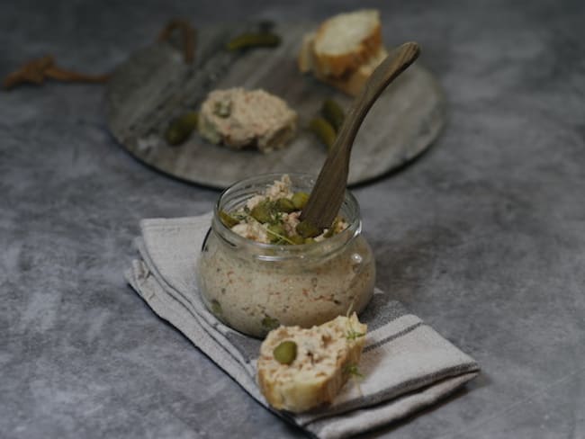 Rillettes de maigre au fromage frais, herbes et cornichons