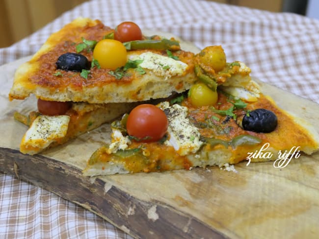 PIZZA AU CAMEMBERT- POIVRON ET TOMATE CERISE