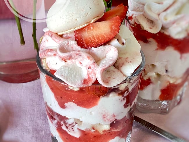 Eton mess : un incontournable dessert anglais aux fraises, chantilly et meringue