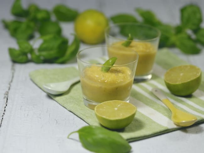 Gaspacho de maïs, basilic et citron vert