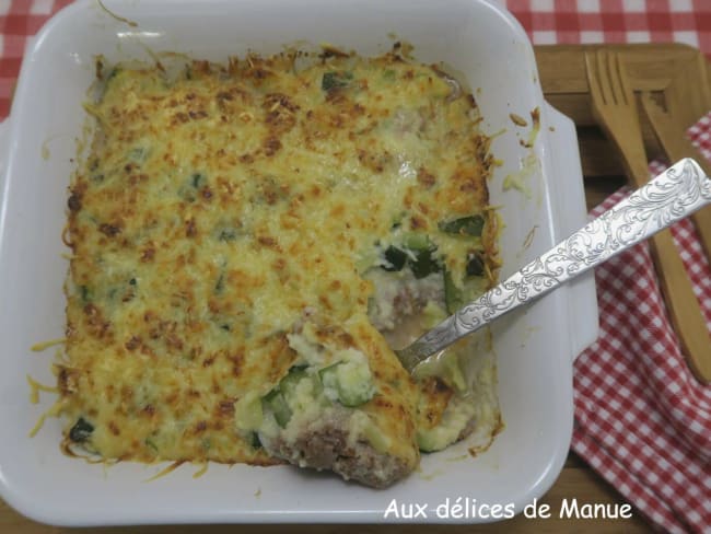 Gratin de courgettes à la semoule et bœuf haché au coulis de tomates